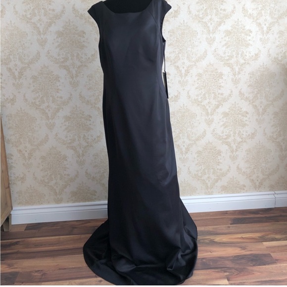BNWT elegant black gown - Picture 3 of 14